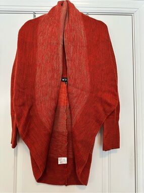 Papillon Blanc Red/Rust Gradient Open-Front Draped Knit Cardigan